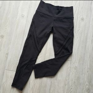 (8) Lululemon WU cropped leggings!